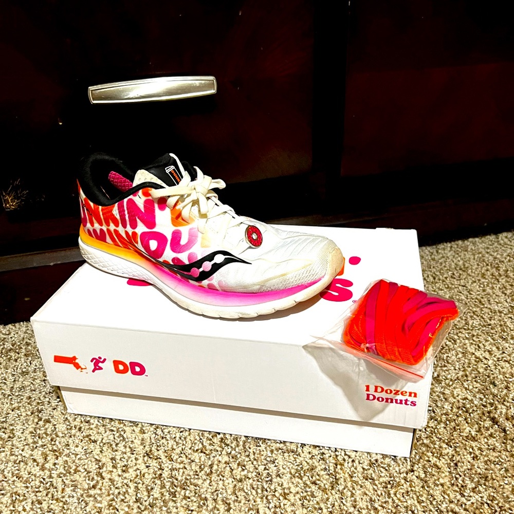Saucony Dunkin' Donuts Kinvara 10 Boston Edition Running Shoes Women’s size 8.5